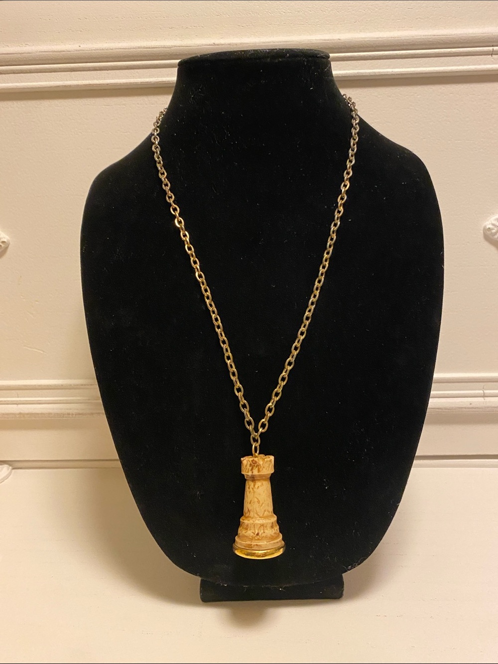 Vintage Resin Rook Pendant Necklace - Women Jewelry